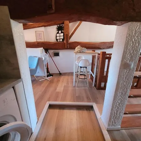 アパート Cadre Exceptionnel Niche Sous Les Toits Dans Le Quartier Historique