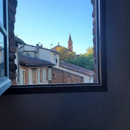 Cadre Exceptionnel Niche Sous Les Toits Dans Le Quartier Historique *