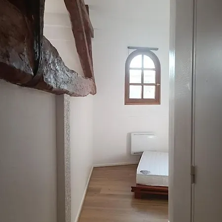 Cadre Exceptionnel Niche Sous Les Toits Dans Le Quartier Historique