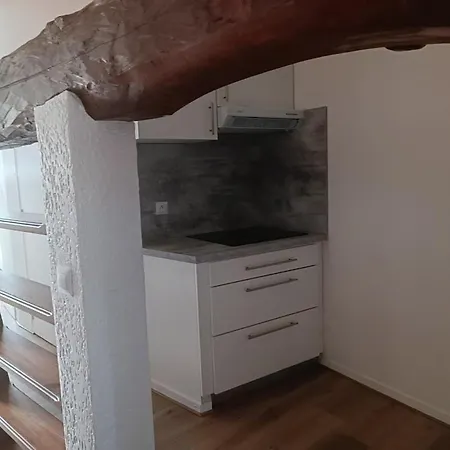 Cadre Exceptionnel Niche Sous Les Toits Dans Le Quartier Historique *