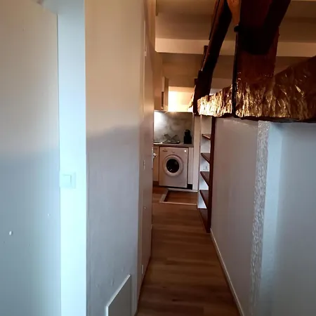 Appartement Cadre Exceptionnel Niché Sous Les Toits Dans Le Quartier Historique *